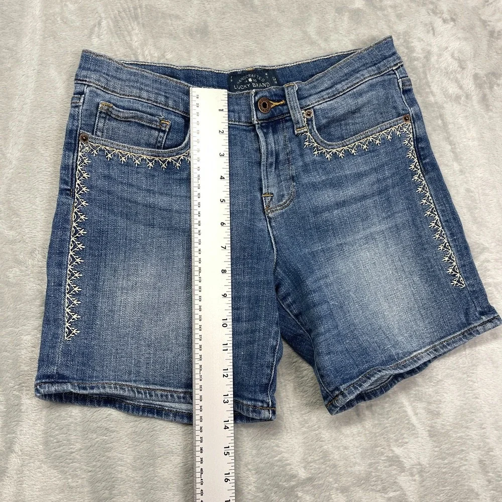 Lucky Brand Shorts Womens 4/27 Blue Denim The Roll Up Bermuda Embroidered Y2K - Picture 6 of 6